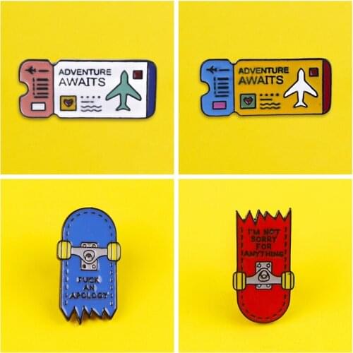 Broken Two-Color Skateboard Metal Brooches Metal Pins For Clothes Air Tickets Pin Icon Clothes Lapel Pin Gift Accessories Brooch