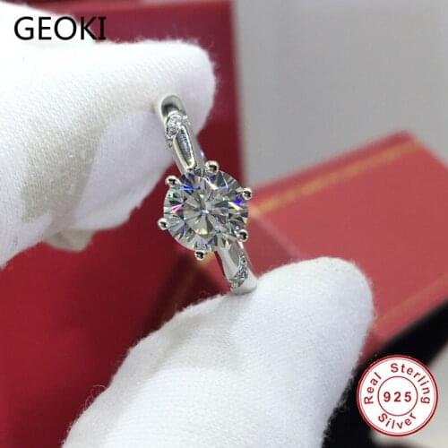 Geoki 925 Sterling Silver Passed Diamond Test Round Perfect Cut 1-2 Ct D Color VVS1 Moissanite Ring Women Luxury Diamond Jewelry