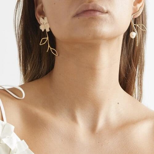 Street Shot Explosions Earrings Asymmetric Alloy Flower Pearl Earrings Exaggerated Earrings