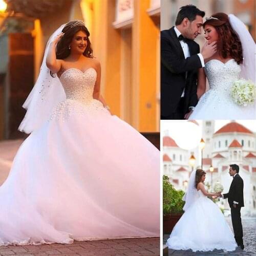 Sweetheart Neckline Ball Gown Wedding Dresses Beadings Rhinestones full ball gown flows Custom Made Bridal Dresses