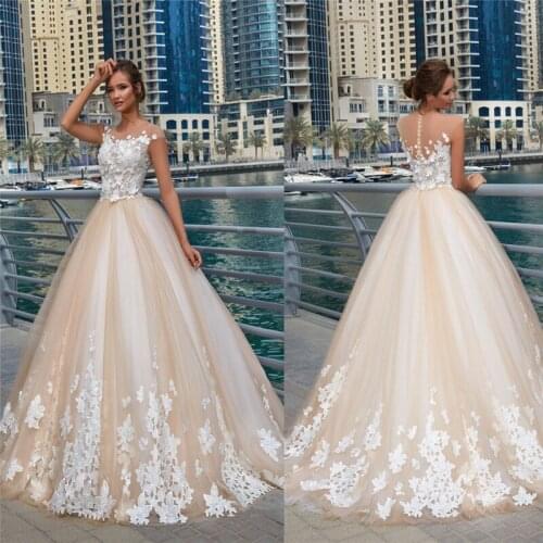 Sheer Lace Appliques Top Ball Gown Wedding Dresses Cap Short Sleeves Bridal Dress Custom Made Long Fashion Wedding Wear Princess