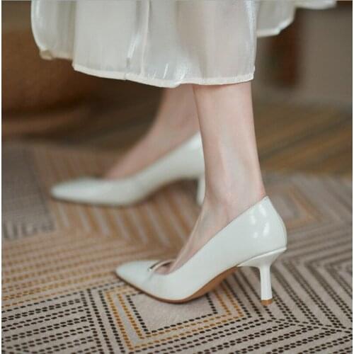 Shallow patent leather high heels women 2021 new stiletto single shoes square toe apricot retro mid-heel womens shoes