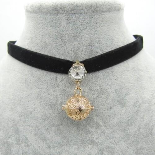 New Hot Seller Black Velvet Fabric With Rhineston and Small Locket Ball DIY Essential Fashion Oil Diffuser Choker Necklace