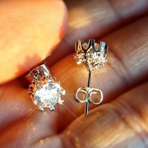 Huitan Luxury Round Cubic Zirconia Stud Earrings Claws Design Engagement Wedding Party Low-key Women Earrings Fashion Jewelry