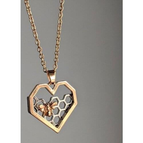 Wholesale Exquisite Heart-Shaped Bee Honeycomb Honey Bee Necklace Animal Pendant Necklace for My Lover Jewelry Party Prom Gifts