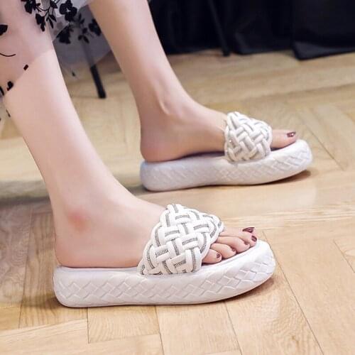 2021 New Women Slippers Thick Platform Slippers Mute Soft Outdoor Slides Non-slip Summer Beaded Sandals Women Bathroom Shoes