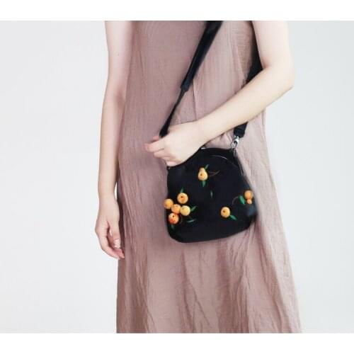Angelatracy 2019 New Arrival Wool felt Velvet Velour Shell Chain Frame Cherry Cute Vintage Handmade Crossbody Messenger Bag