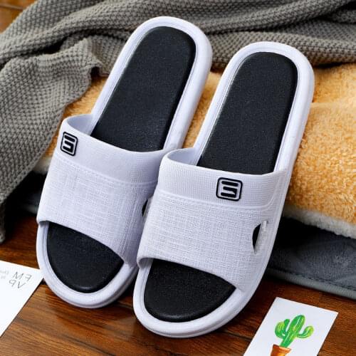 Chao mens slippers summer outside wearing Korean version of slippers fashion thick-soled beach bathroom slippers