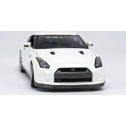 Original factory authentic 1:18 Nissan GTR R35 diecast metal car model with small gift