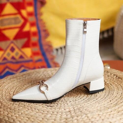 Osunlina 2021 Ins Woman Short Boots Patent Leather Pointed Toe 3.5cm High Square Heels Zipper Quality Elegant Lady Short Boots