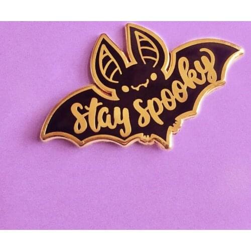 Halloween Stay Spooky Bat Brooch Pins Enamel Metal Badges Lapel Pin Brooches Jackets Jeans Fashion Jewelry Accessories