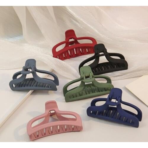 Fashion Sample Solid Color Hollow Hair Claw Clips For Women INS Korean Girls Plastic Crab For Hair Ponytail Holder Headwear