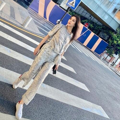 Design silk short sleeve top and Capris print two piece suit 2021 spring and summer new womens wear