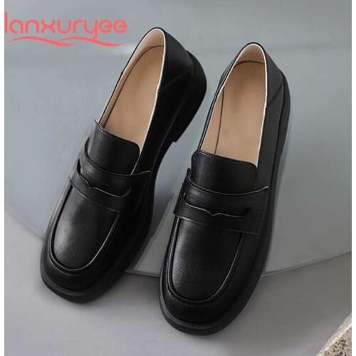 Lanxuryee recommend handmade genuine leather round toe med heel brand shoes young lady leisure slip on fashion women pumps L05