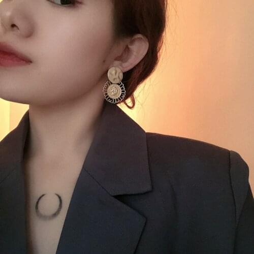 Vintage Engraved Coin Drop Dangle Earrings for Women Gold Color Figure Face Long Round Coin Pendant Drop Earring Jewelry