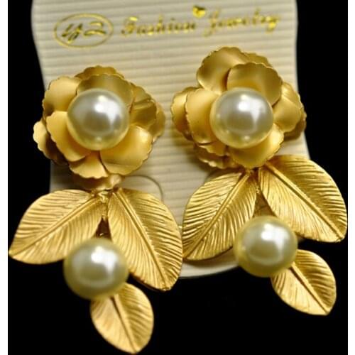 Baroque Floral Earrings Vintage Style Pearls Decorative Leaves Shape Matte Gold Korean Style Romantic Alloy Ears Accessories