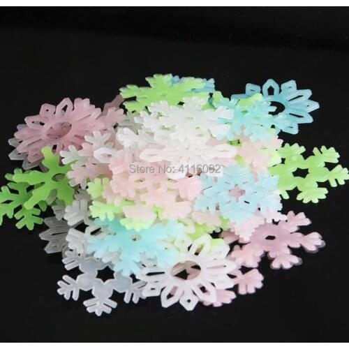 200Sets Luminous Wall Sticker Snowflake Glow In The Dark Decal for Kids Baby Rooms Christmas Decor Fluorescent Stickers