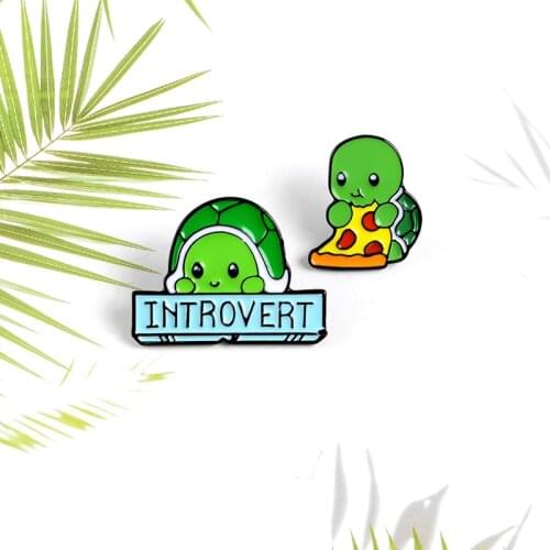 Cute turtle eating pizza slogan "INTROVERT" enamel brooch Cartoon green animal turtle creative badge Gift for the children