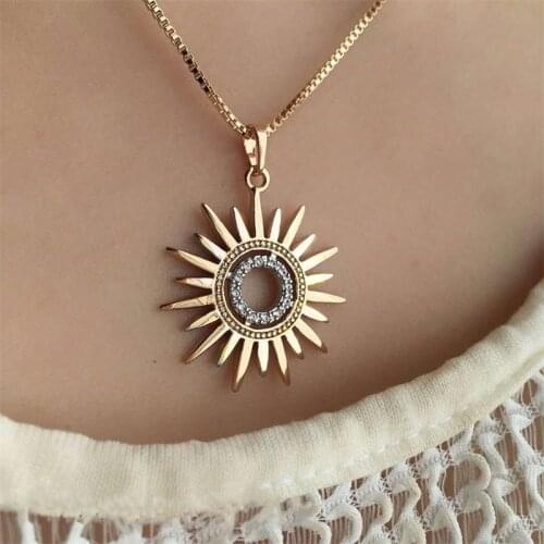 1 Pcs Simple Women Necklaces Sunflower Crystal Hollow Pendant Clavicle Chain Gold Necklace Simple Banquet Party Jewelry s
