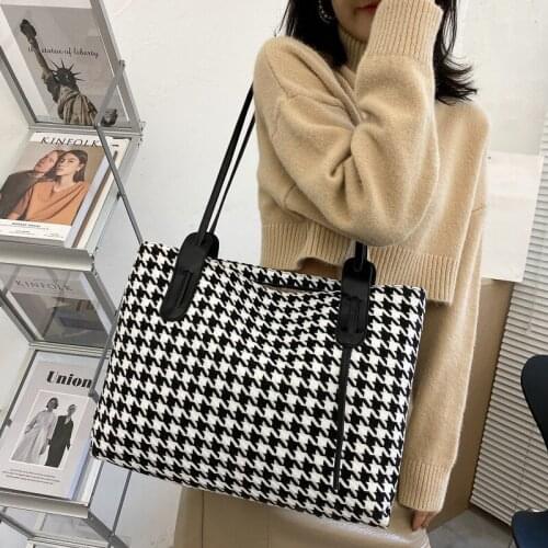 Western style and texture bag womens trendy and fashionable all-match shoulder bag in the fall of 2020, simple printing messeng