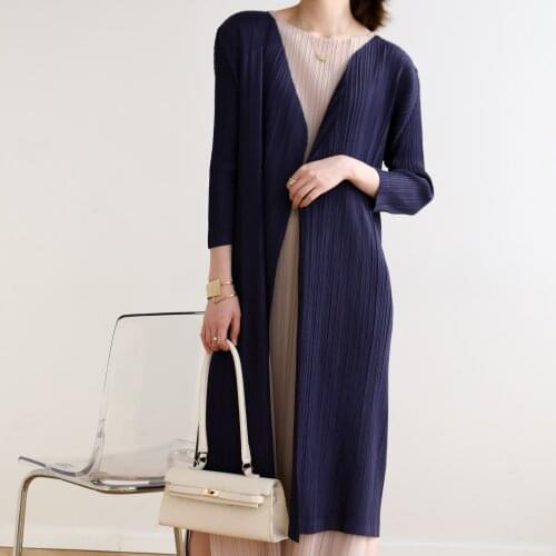 Autumn spring new 2020 Miyake pleated leisure casual fashion simple slim medium long V collar trench coat