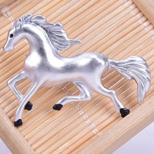 Fashion White Horse Brooch Pin Collar Decoraion Badge Corsage Jewelry Women Gift Fashion Jewelry