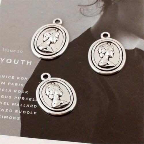 15Pcs Silver Color Round Queen Elizabeth II Avatar Charms Head Portrait Making Jewelry Necklaces Choke Crafts 21x15mm A638