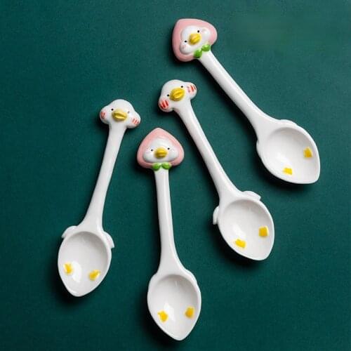 Lovely Animal Ceramic Spoon Yellow Hat Duck / Cloud Dog / Black Eared Dog Girls Heart Net Red Long Handle Spherical Fruit Spoon