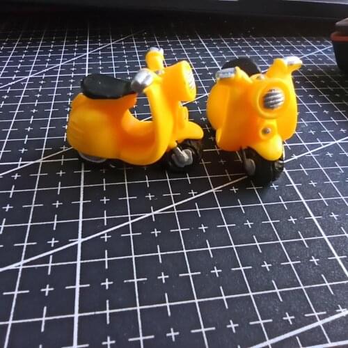 1pcs/lot Resin yellow electric vehicle 33mm Ornaments Micro landscape Ornaments Creative Home Gardening Decorations