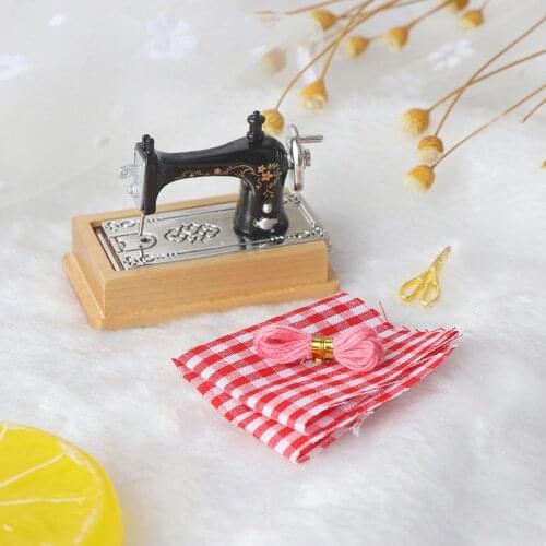 New Dollhouse Decor Miniature Furniture Wooden Sewing Machine with Thread Scissors Accessories for Dolls House Toys for Kids