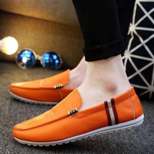 Fashionable Mens Loafers Soft Sole Comfortable Moccasin Lightweight Non-Slip Driving Shoes Mens Flat Leather Casual Shoes Men