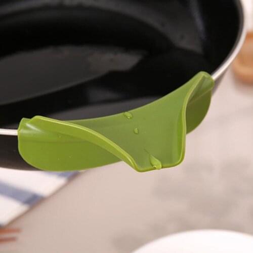 1PC Green Silicone Home Silicone Liquid Funnel Diversion Mouth Kitchen Tools Anti-spill Pour Soup Tool Kitchen Accessories 50gA