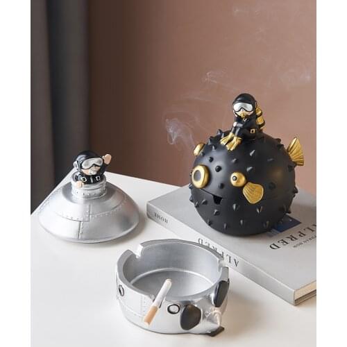Creative Astronaut Ashtray With Lid Cute Ash Tray Smoking Weed Gift For Boyfriend Home Decoration Accessories