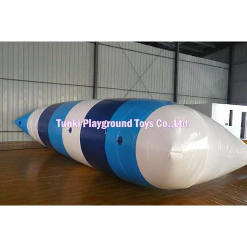 Inflatable jumping water blob