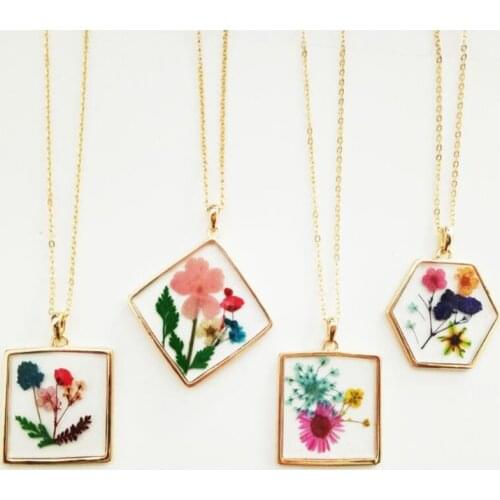 55 Pcs UV Epoxy Hollow Frames Resin Craft Open Bezels Pendants with Keychain Rings and Earring Hooks for Necklaces Bracelet
