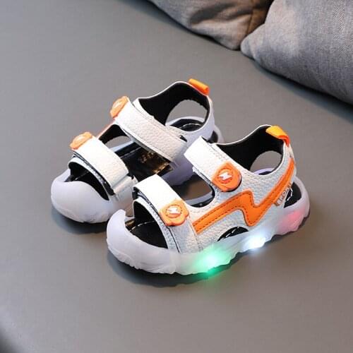 2021 Girls Sandals New Summer Boys Beach Shoes LED Flashing Childrens Baby Sandals Luminous Shoes