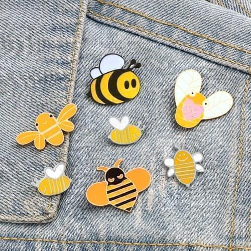 Animal Bees Flowers Brooch Cartoon Cute Honey bee Enamel Pin Small Metal Fashion Accessories Custom Jewelry Bag Denim Badge Gift