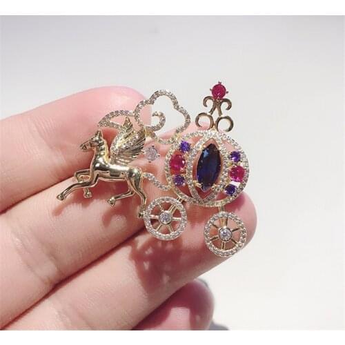 Unique Carriage Brooch Crystal Brooches for Women Men Shining CZ Animal Horse Pins Party Elegant Wedding Jewelry Christmas Gift