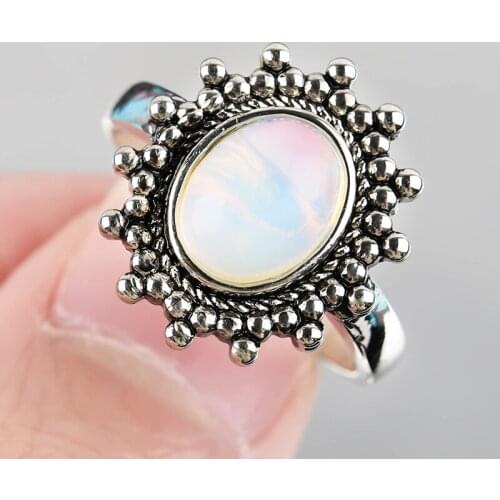 Fashion Silver Plated Moonstone Rings for Women Antique Flower Finger Ring Unique Design Wedding Party Charm Jewelry Gift