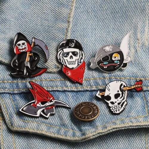 Skull Pins Hat Black White Red Pirate Skeleton Lapel Pins Punk Dark Jewelry Denim Jacket Brooches for Men Best Friend Gift Women