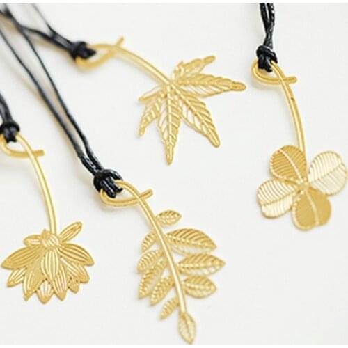 Metal Leaf Bookmarks Maple Leaf Bookmarks Golden Four-leaf Clover Hollow Book Holder Lanyard Plant Style Korean Stationery