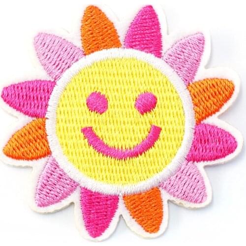 Sunflower (Size:5.9x5.9cm) DIY Cloth Badge Mend Decorate Patch Jeans Jackets Bag Clothes Apparel Sewing Decoration Applique