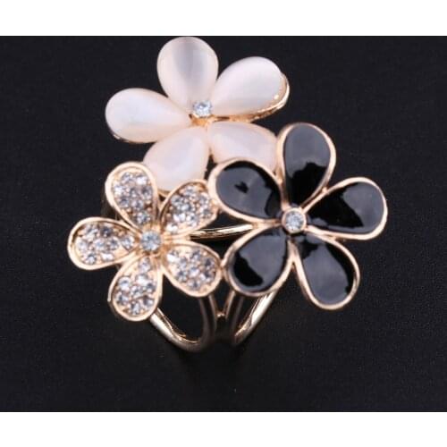 Female Fashion Brooch Pin Metallic Clip Vintage Style Wedding Jewelry Classic Gift