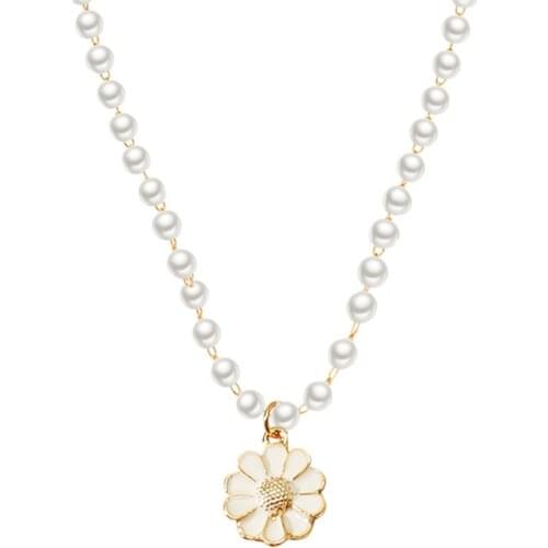 A Girl' Fashion Pearl Daisy flower Choker Necklace For Women Girls Neck Chain Bohemian Flower Pendant Clavicle Chain Boho Collar