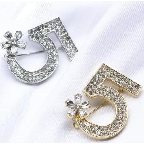 Full Shine Rhinestone 5 Letter Brooches for Women Plant Camellia Brooch Pin Fashion Brand Jewelry Top Quality broche Z037