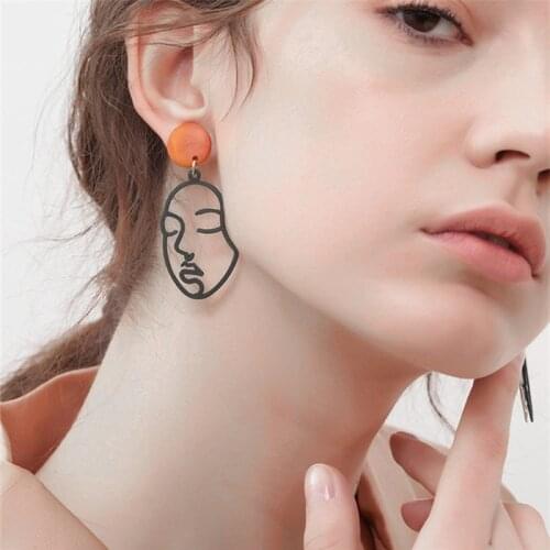 2021 New Creative Hollow Face Personality Abstract Hand Shape Gold Statement Drop Earrings Fashion Jewelry HOT