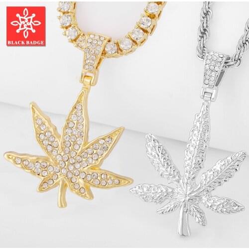 Hip Hop Maple Leaf Pendant Necklace Charm Necklace 2021 Fashion Bling Rhinestone Suspension Chains Pendants for Women Jewelry