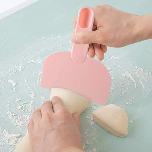 Plastic Dough Cutter Scraper With Scoop Handle, Food-safe Multipurpose Food Scrappers For Bread Dough Cake Fondant, 4 Colors