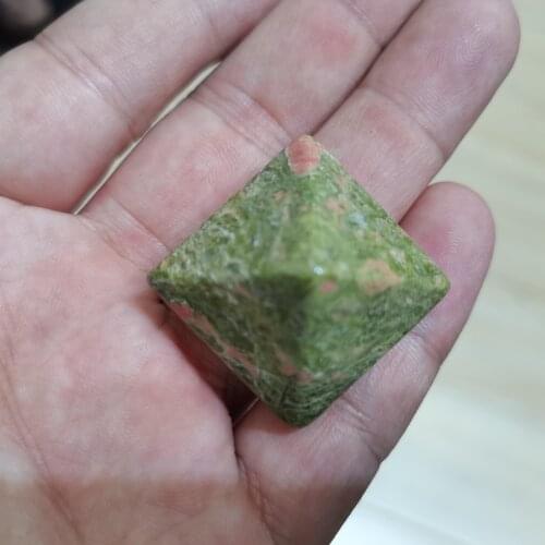 1pcWholesale 30mm High Quality Hand Carved Dragon blood stone Pyramids For Home Decoration Or Christmas present ZJB
