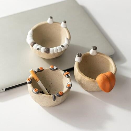 Funny Big Mouth Long Tongue Ceramic Ashtray Personality Abstract Art Decoration Ashtrays